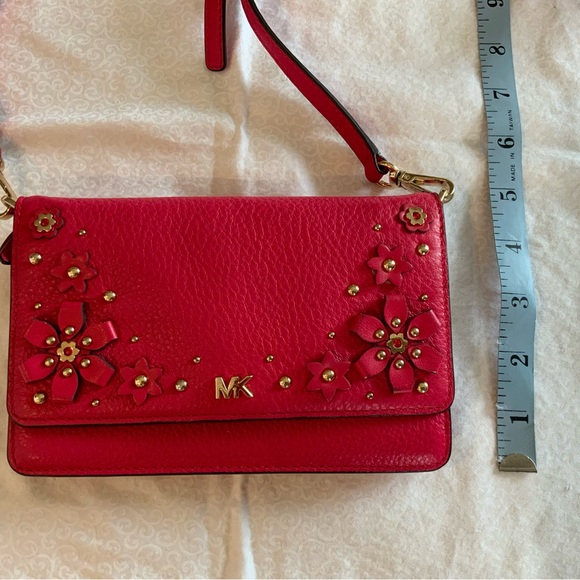 Michael Kors Floral Embellished Pebbled Leather Convertible Crossbody Bag Red - Picture 3 of 16
